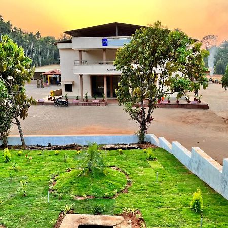 ホテル Sooryakamal Mahal Dharmastala エクステリア 写真